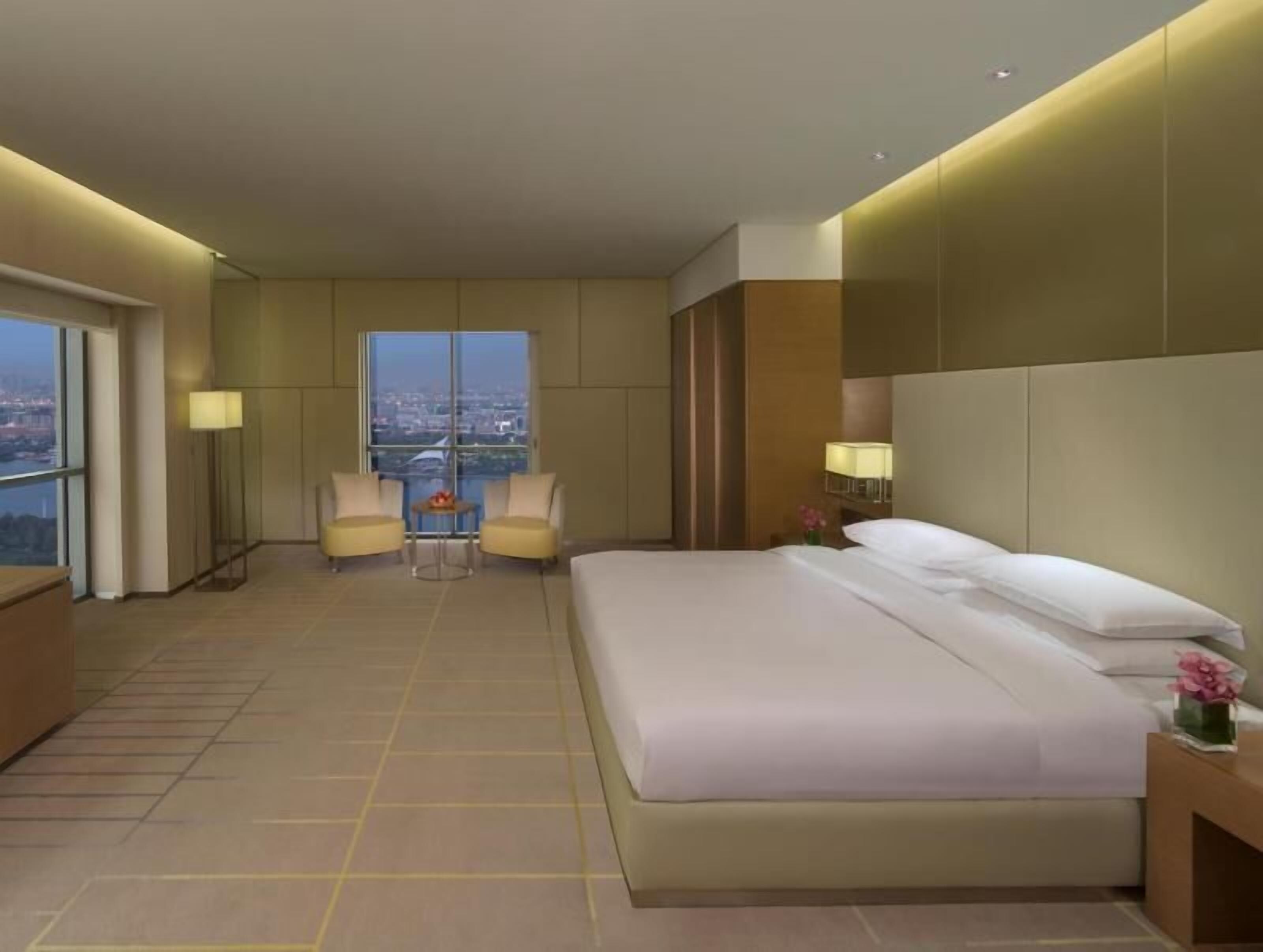 Premium bedding, in-room safe, individually decorated