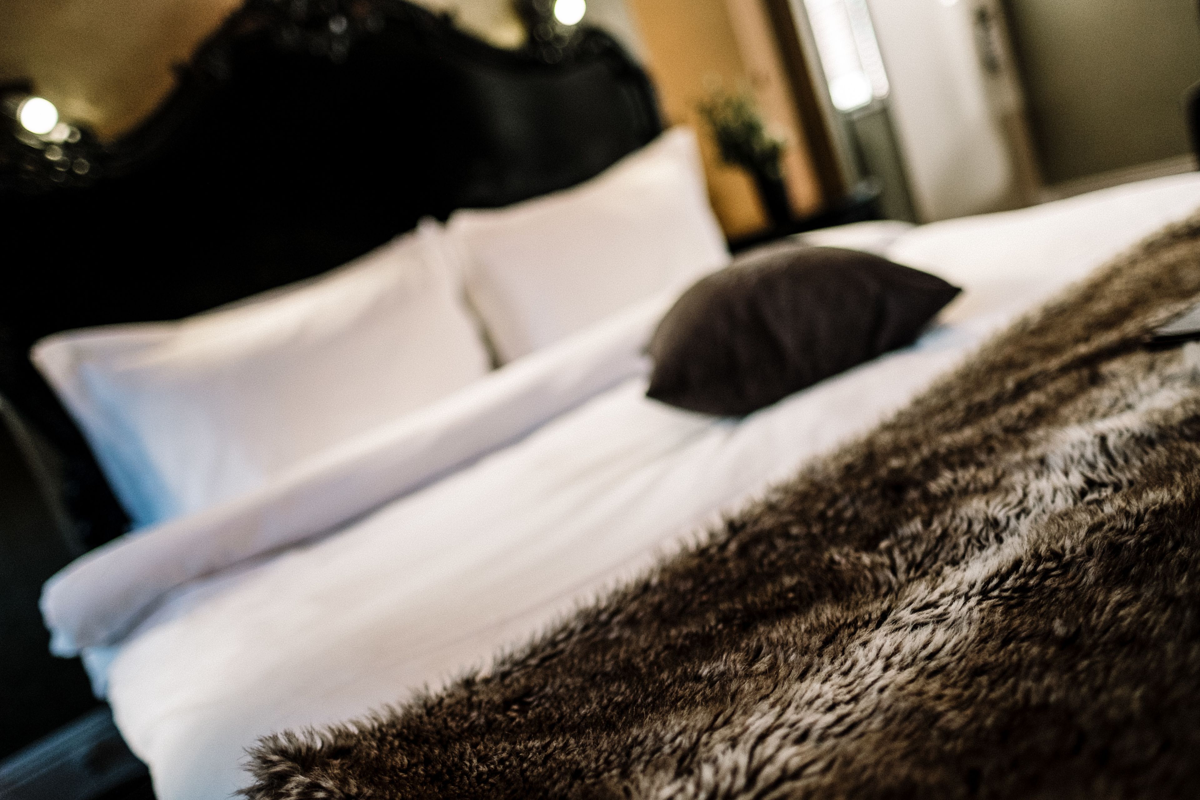 Premium Double Room | Peralatan tempat tidur premium, meja, seterika/papan seterika 