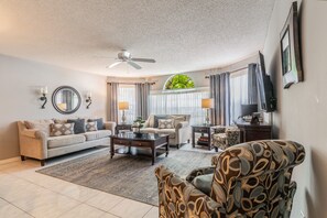 Welcome to Harry Potters! | 3 bedrooms, iron/ironing board, free WiFi, bed sheets - ​Near Theme Parks! Potter's Castle! Gorgeous, 3 BR's, Sleeps 8, Pool! (Kissimmee)