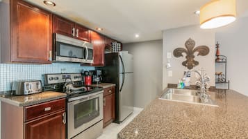 Welcome to Harry Potters! | 3 bedrooms, iron/ironing board, free WiFi, bed sheets