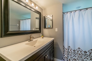 Welcome to Harry Potters! | Bathroom
