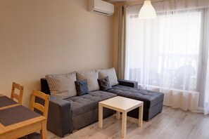 Panoramic Apartment, 2 Bedrooms, Sea View | Living room - Waterfront Sea Star 2 bedroom Apartment (Varna)