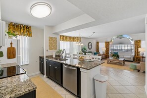 4 chambres, décoration personnalisée, fer et planche à repasser