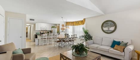 Luxury Condo, 4 Bedrooms, Accessible, Ground Floor