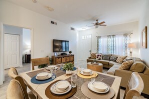 奢華聯排別墅, 3 間臥室, 無障礙, 地面 | 客廳 | 平面電視