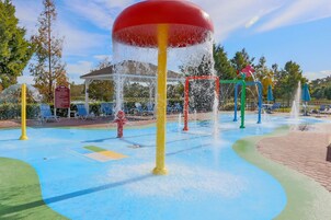 屋外プール、温水プール、プール パラソル、サンラウンジャー