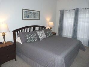 Townhouse – luksus, 3 soverom, tilgjengelighetstilpasset, 1. etasje | 3 soverom, strykejern/-brett og barnesenger (inkludert)