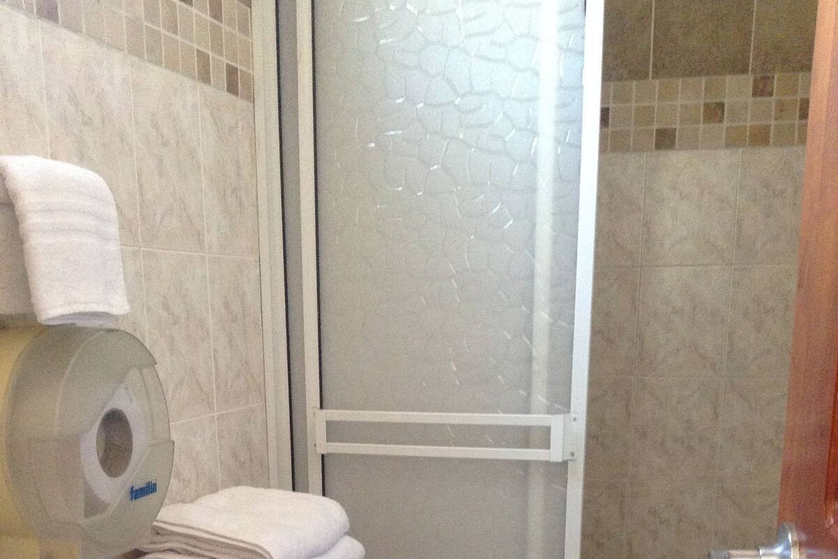 Shower, free toiletries