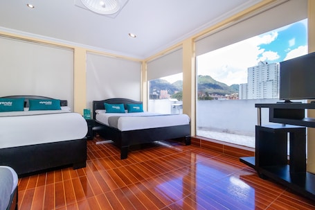 Caja de seguridad en la habitación y escritorio