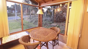 Ferienhaus, 4 Schlafzimmer | Wohnbereich | Flachbildfernseher, Kamin
