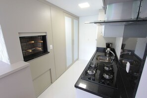 Apartment, 2 Bedrooms | Private kitchen