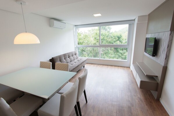 Apartment, 2 Bedrooms | Living room