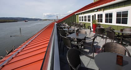 McMenamins Kalama Harbor Lodge