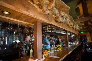 5 bars/lounges - McMenamins Kalama Harbor Lodge (Kalama)