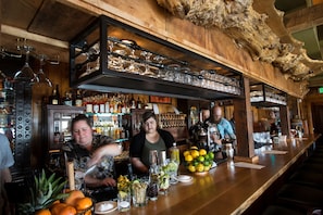 5 bars/lounges - McMenamins Kalama Harbor Lodge (Kalama)