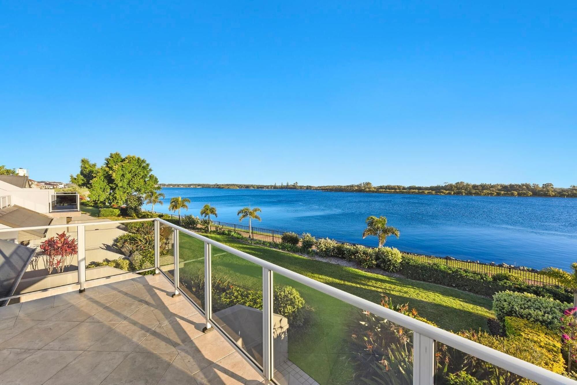 Premier Studio, 1 King Bed, River View | Water view