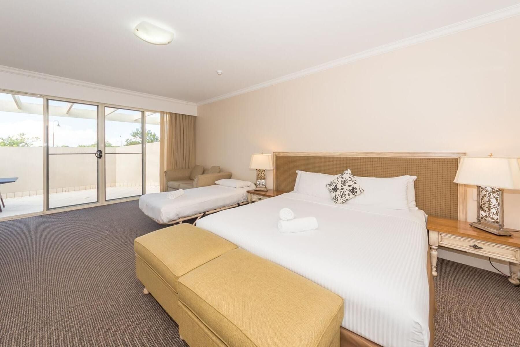 1 bedroom, desk, blackout curtains, soundproofing