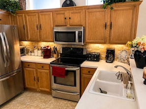 Microwave, dishwasher, coffee/tea maker, cookware/dishes/utensils