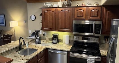 2 Bedroom Condo On The Banks Of Oak Creek