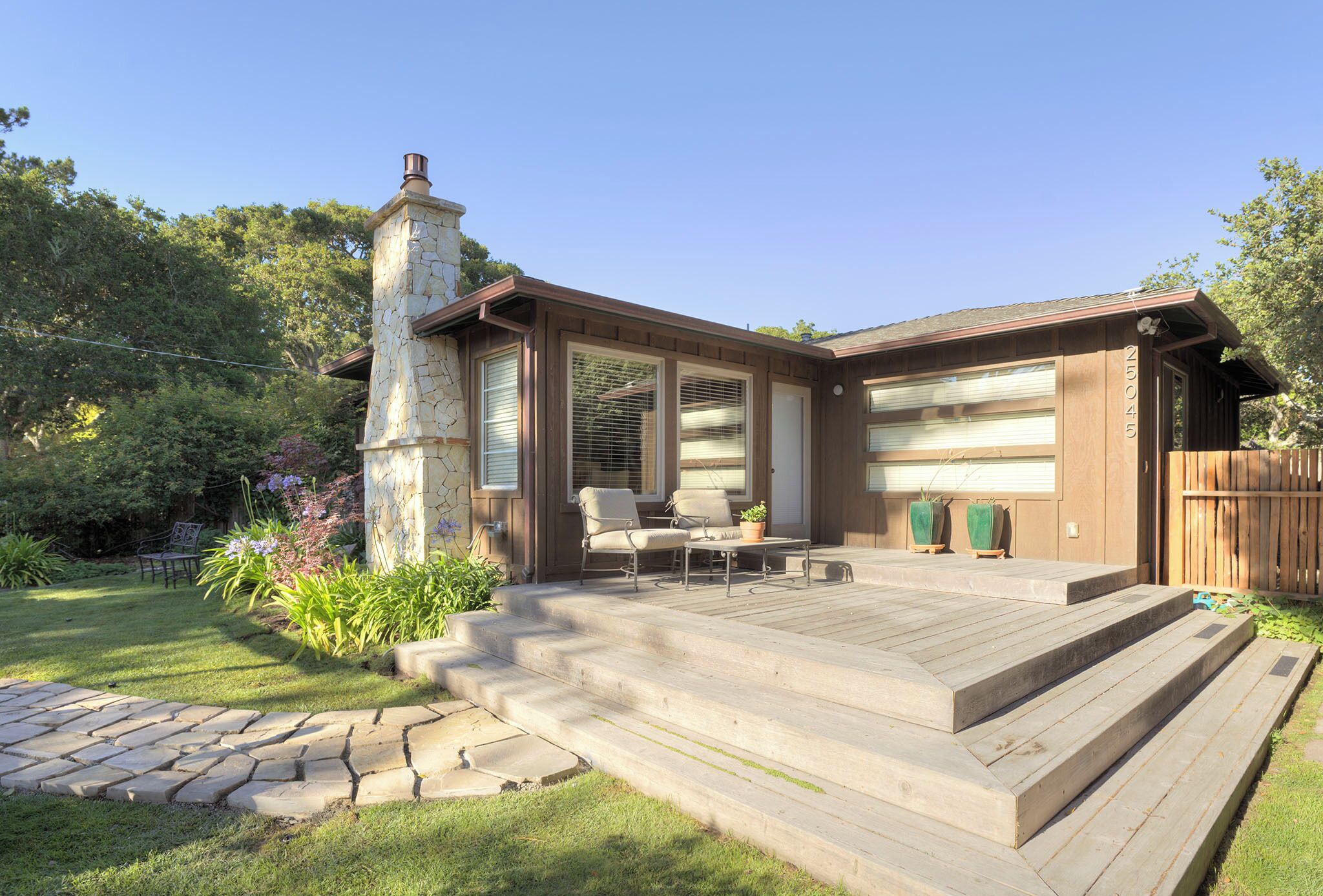 3768 Belle Folie ~ Sunny Garden House, Beautifully Updated Designer Interior!