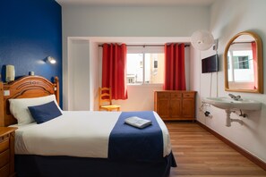 Single Room, Shared Bathroom | Desk, laptop workspace, blackout drapes, iron/ironing board - Hostal San Gines (Arrecife)