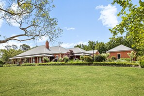 Exterior - Private, Cosy 3 Room Queen Suite with  Pool, Arcadia (Dural)