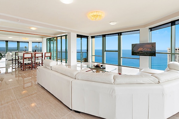 SURFERS PARADISE LUXURY APARTMENT - OCEAN FRONT