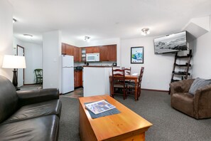 Smart-TV, Kamin, DVD-Player, Stereoanlage