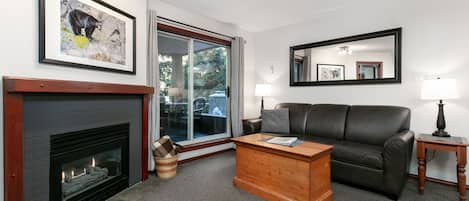 Een smart-tv, een open haard, een dvd-speler en een stereo