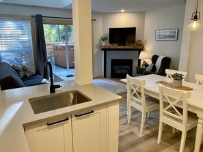 Smart TV, fireplace, DVD player, stereo