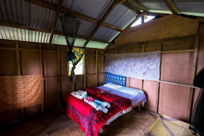 Free WiFi, bed sheets, wheelchair access - Castle Tree House (Tanna Island)