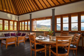 Dining - 70 Km far Views over The Barat National Park and volcanos on Java. Super diving (Gerokgak)