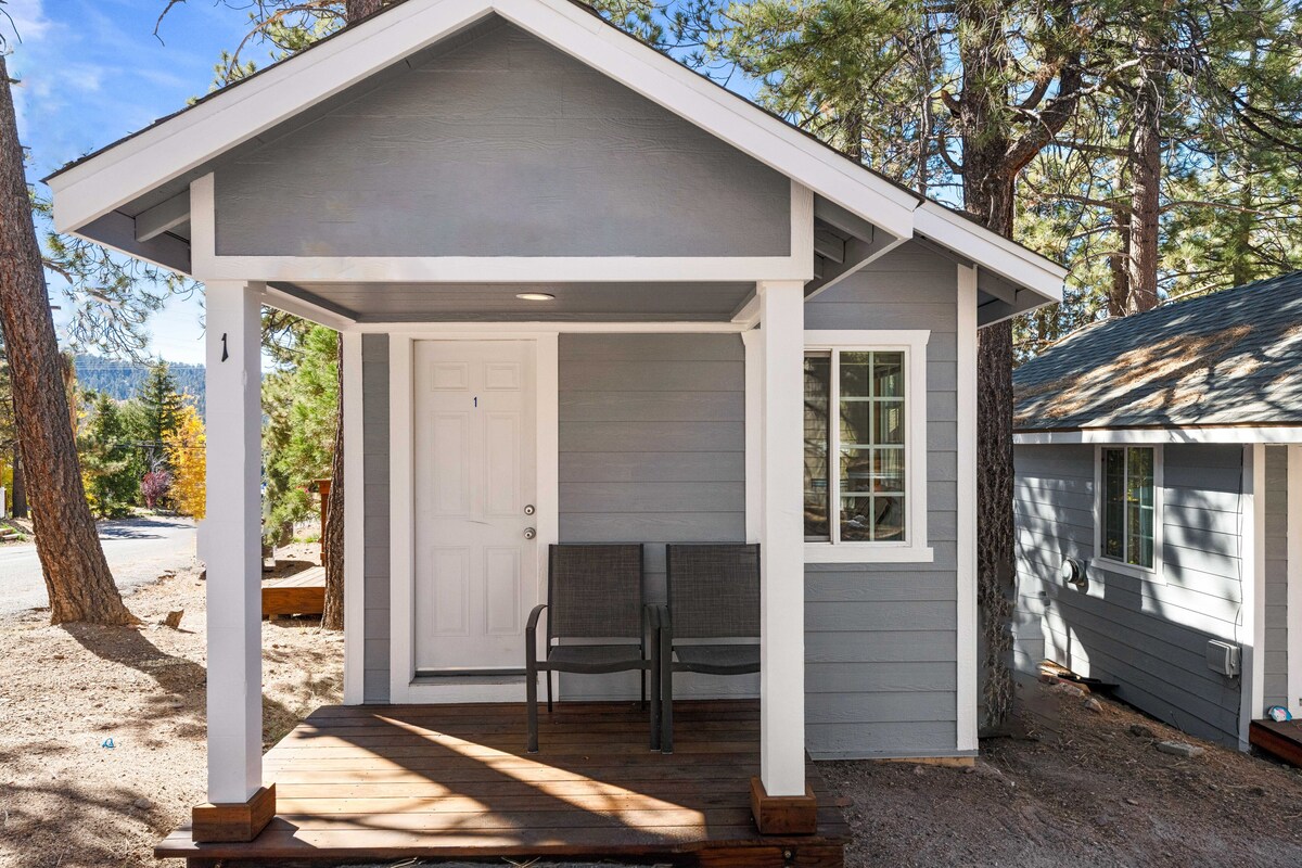 Baby Bear - Walk to Lake, Pet Friendly, Barbecue