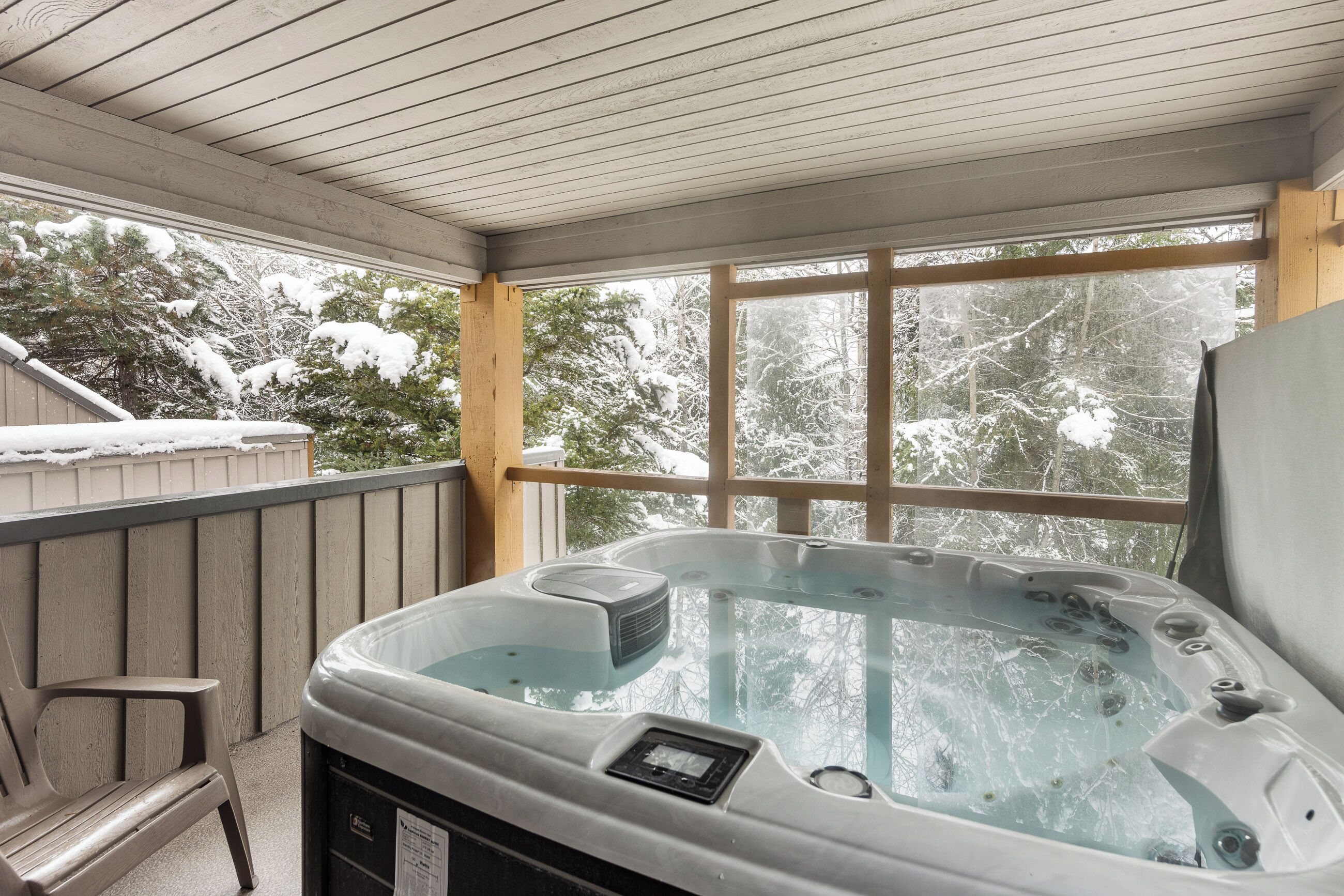 Indoor spa tub