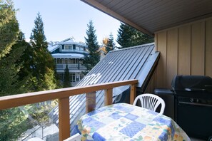 Outdoor dining - 100 Glaciers Reach this 1br home has a hot tub & pool in Whistler Village (Whistler)