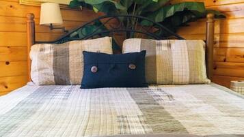 Escritorio, tabla de planchar con plancha, wifi gratis y ropa de cama