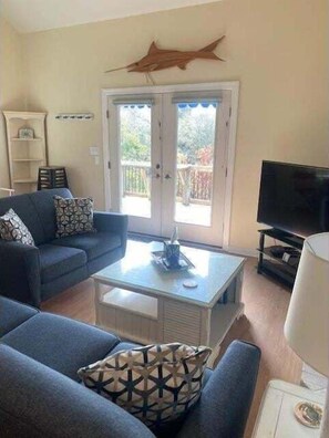TV - Discover the charm of the Lucky Pelican, a stunning ocean side cottage in the heart of Emerald Isle. (Emerald Isle)