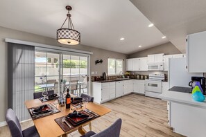 Fridge, microwave, oven, stovetop - Golf, SPA, Mayo Clinic, Putting Green, BBQ - Gorgeous North Scottsdale Home (Scottsdale)