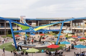 Outdoor dining - Golf, SPA, Mayo Clinic, Putting Green, BBQ - Gorgeous North Scottsdale Home (Scottsdale)