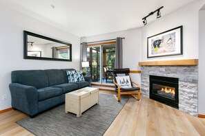 Smart-TV, Kamin, Videospiele, DVD-Player