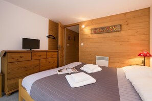 3 soverom, strykejern/-brett og sengetøy