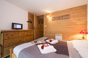 3 bedrooms, iron/ironing board, bed sheets