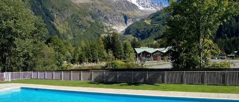 Et oppvarmet basseng