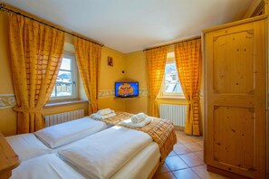 Master bedroom - Perla Ski in, Livigno, Italy (Livigno)