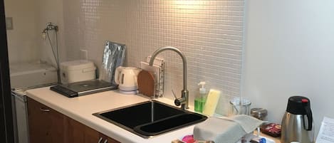 傳統單棟房屋 (Japanese Style) | 私人小型廚房 | 雪櫃、微波爐、爐具、電熱水壺