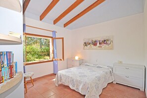 3 bedrooms, iron/ironing board, free WiFi, bed sheets