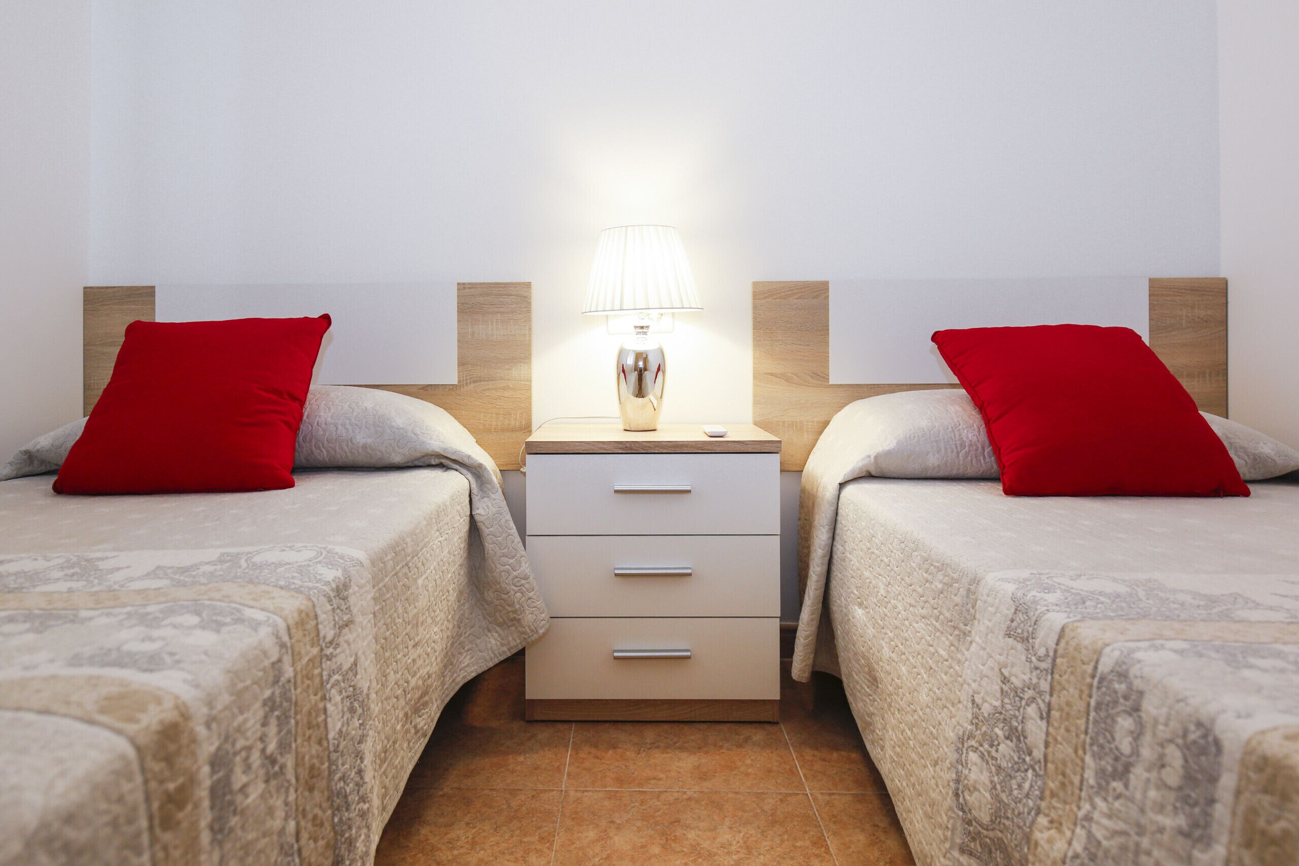 2 chambres, fer et planche à repasser, draps fournis
