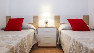 2 chambres, fer et planche Ă repasser, draps fournis