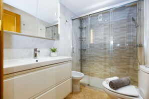 Bathtub, hair dryer, towels