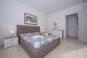2 chambres, fer et planche à repasser, Wi-Fi gratuit, draps fournis